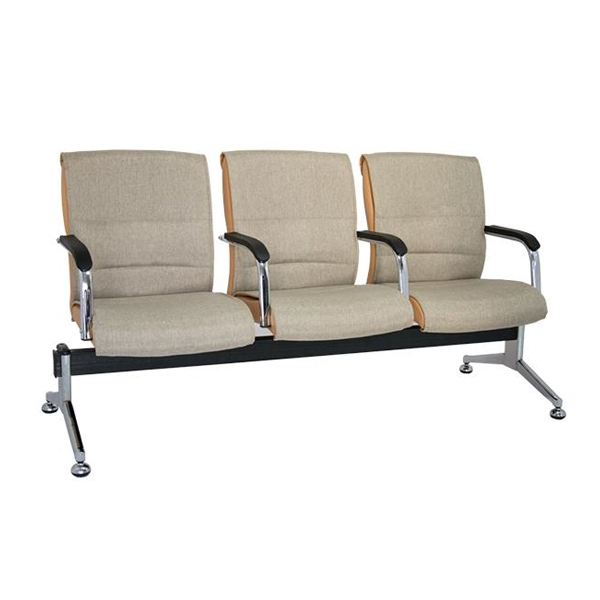 صندلی انتظار راحتیران مدل W3310به تعداد سه نفره ساخته شده است و پایه های فلزی با روکش کروم دارد.
