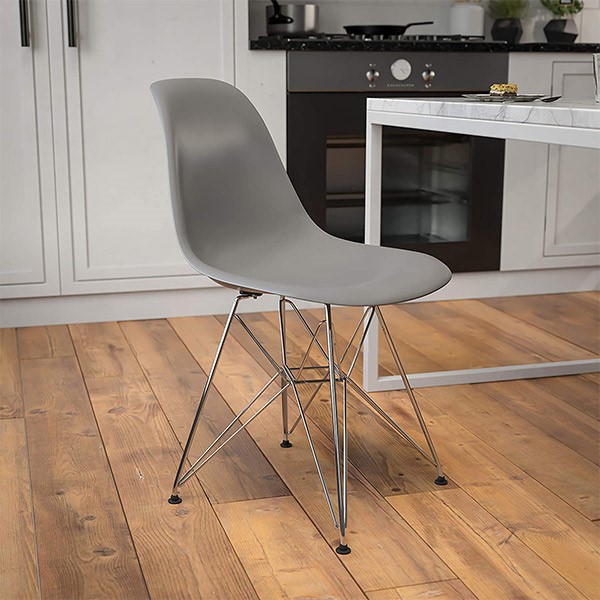 صندلی پلاستیکی پایه فلزی قابلیت استفاده شدن در منازل را نیز دارند که هم زیبایی خاص داشته باشند و هم ارزان قیمت و باکیفیت باشند