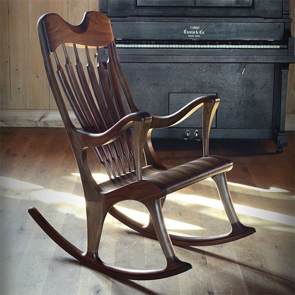 صندلی چوبی راک یاداور خاطرات گذشته بهترین صندلی برای ریلکسیشن و استفاده از دکوراسیون های نوستالژی