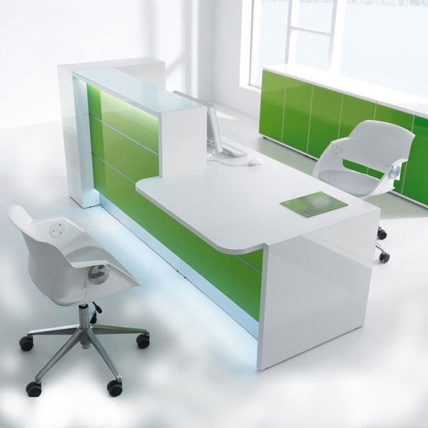 صندلی کانتر اداری استفاده شده در دکوراسیون با ترکیب رنگ سفید و سبز بسیار شیک و 