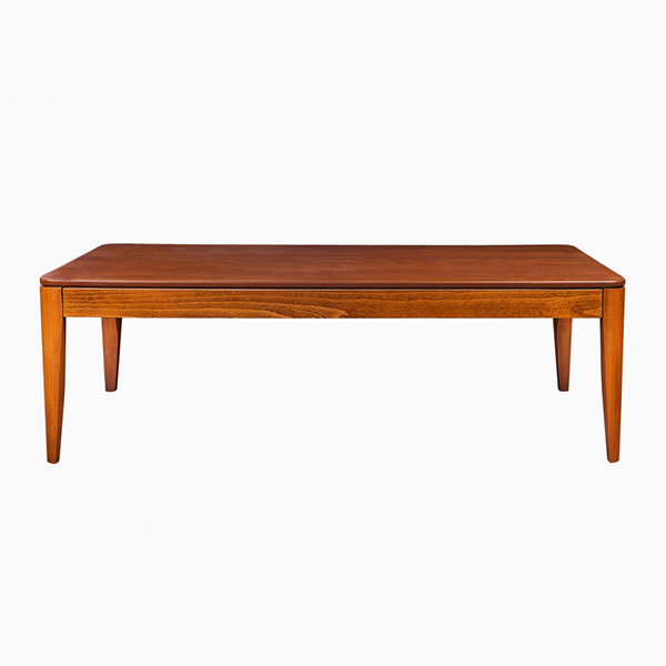 میز چوبی جلو مبلی نیلپر مدل لادیز بسیار زیبا و مستحکم است و ساختاری ساده اما جذاب و مدرن دارد