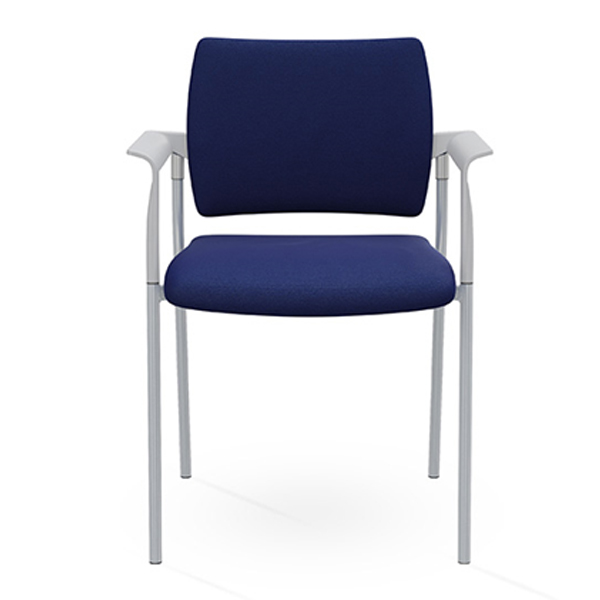 صندلی ثابت اروند مدل ۲۳۱۰ از زاویه رو به رو مشخص است و دو دسته در طرفین و چهار عدد پایه ثابت دارد.