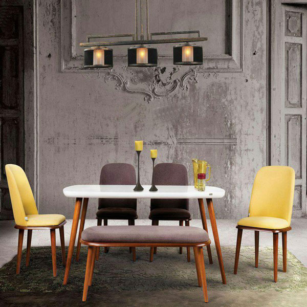 ست میز ناهار خوری زیبا به همراه دو عدد صندلی زرد رنگ و دو صندلی صوسی رنگ با یک نیمکت در اتاق قرار گرفته است.