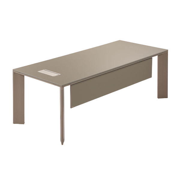 میز مدیریت جلیس مدل لاوان لاندا به رنگ خاکستری است و چهار عدد پایه ثابت دارد. رنگ پایه های این میز دودی آنادایز، شامپاینی آنادایز می باشد.