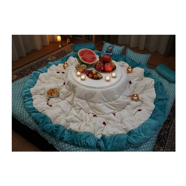 کرسی با تزئین شب یلدایی